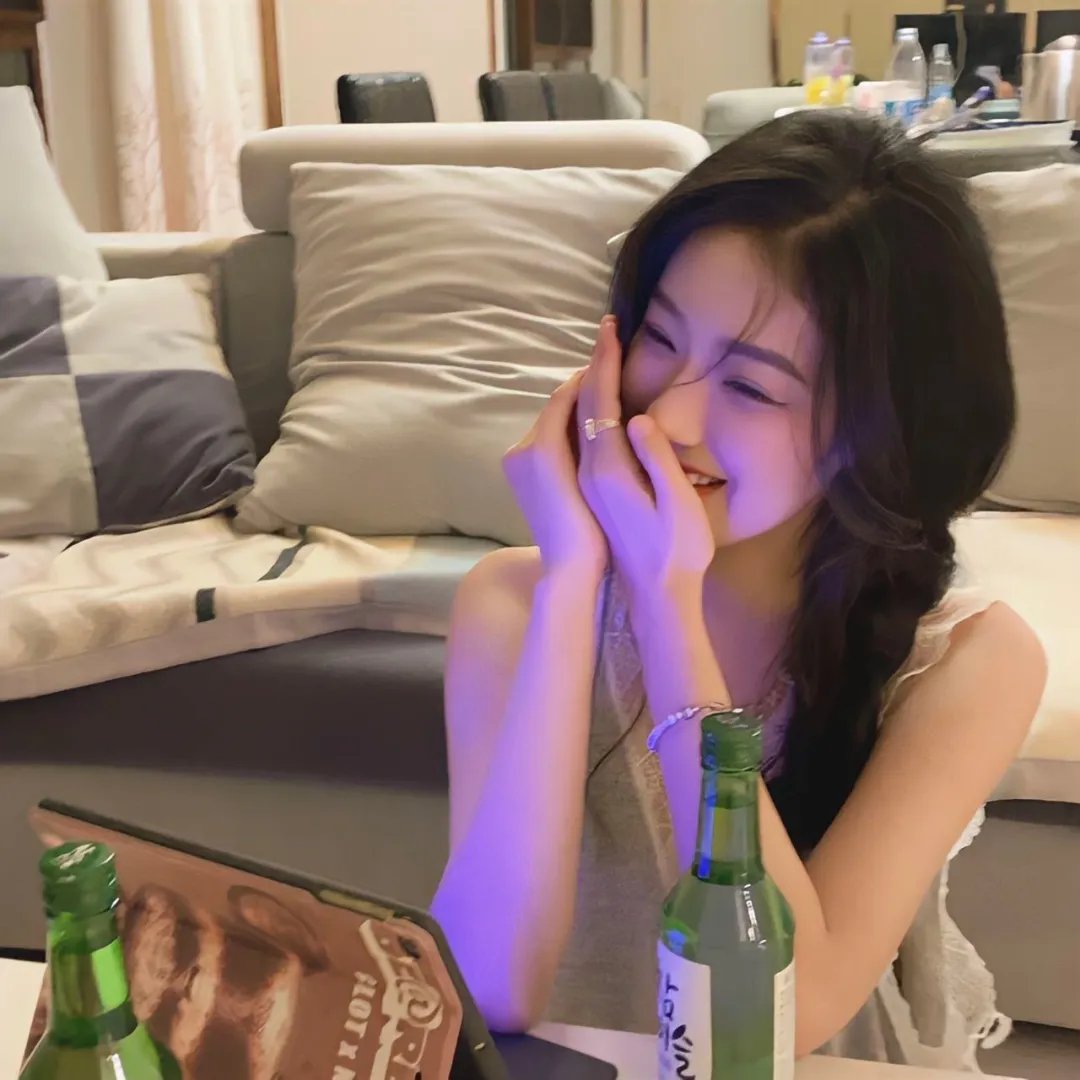 独家爆料：新生代小生与前任深夜同框，好友出面澄清，前后半年